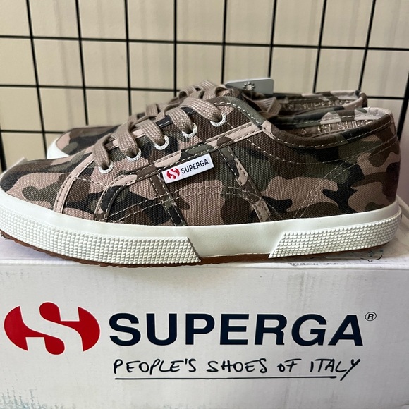 NWB Superga camouflage low top sneakers youth US sz 2.5 / EU 34